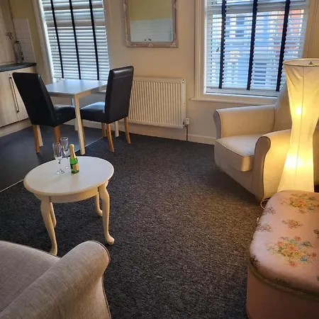 Madelena Center Bristol